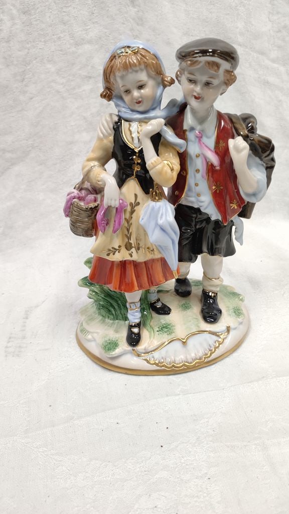 Porzellanfigur wanderndes Pärchen (1 of 7)