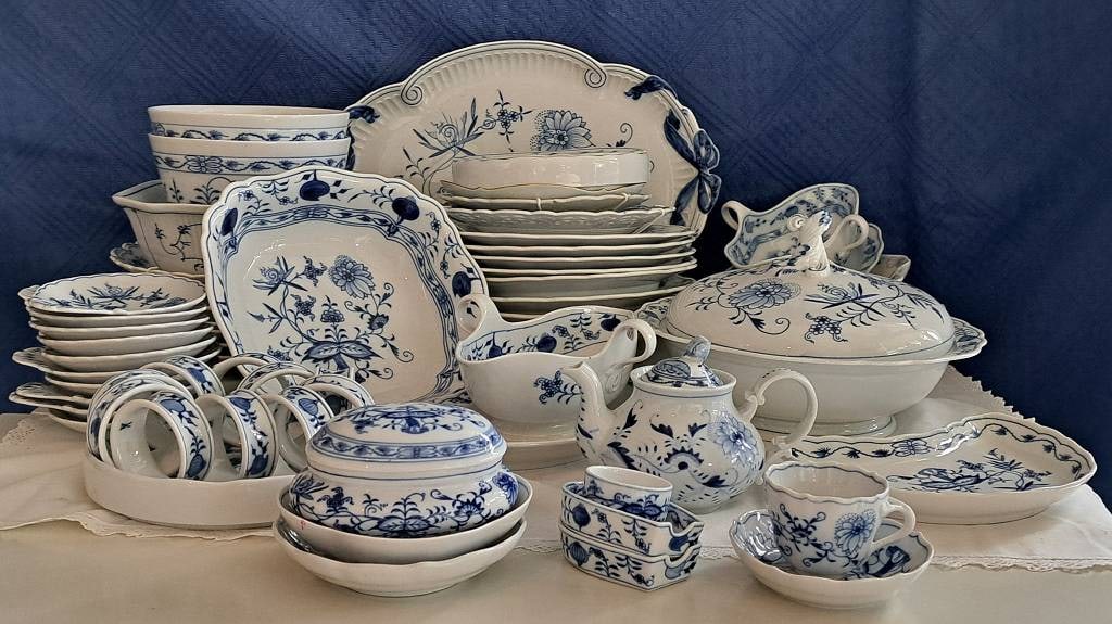 Meissen XL Service Zwiebelmuster: XL Meissen Rest Service Dekor Zwiebelmuster versch. Jahrzehnte, 1. - 3. Wahl, alle Teile unbest. Interne Nr. A0171400446