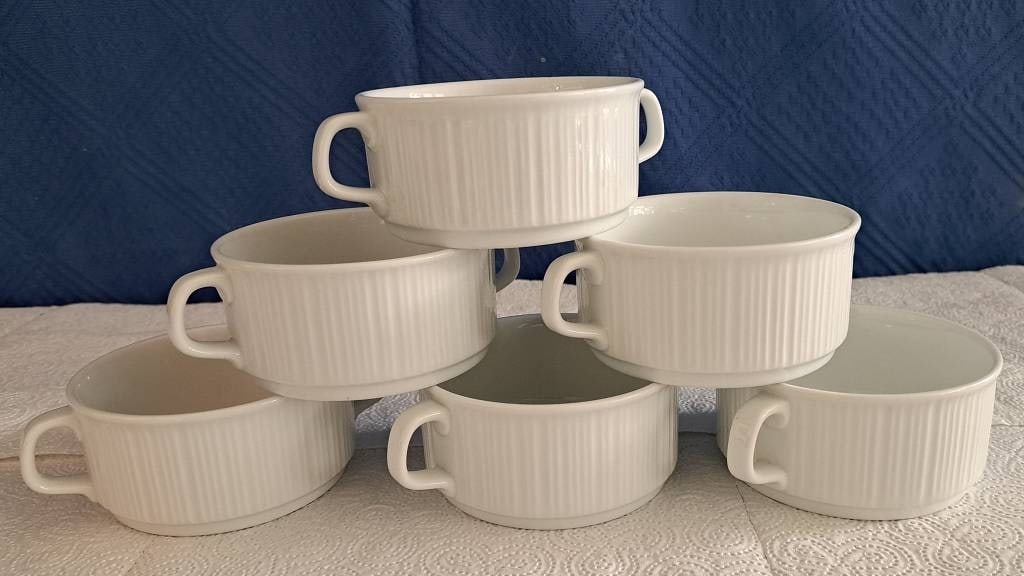 Rosenthal 6 x Suppentassen: 6-tlg. Konvolut Rosenthal Suppentassen, Höhe ca, 5,5cm, Ø oben ca. 10,5 cm, alle Teile unbest. Interne Nr. A0171400456