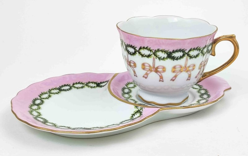 Porzellan Tasse mit Tablett: Tasse mit Tablett, Maße Tablett ca. 20,5 x 13cm, Tassenhöhe ca. 7,5cm, unbest Interne Nr. A0170300009