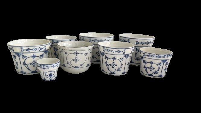 Konvolut Übertöpfe Strohblume: Konvolut Übertöpfe, 10 Stl. Dekor strohblume, Höhen von ca. 6 - 12cm, Ø ca. von 7 - 16cm Interne Nummer A0171400496