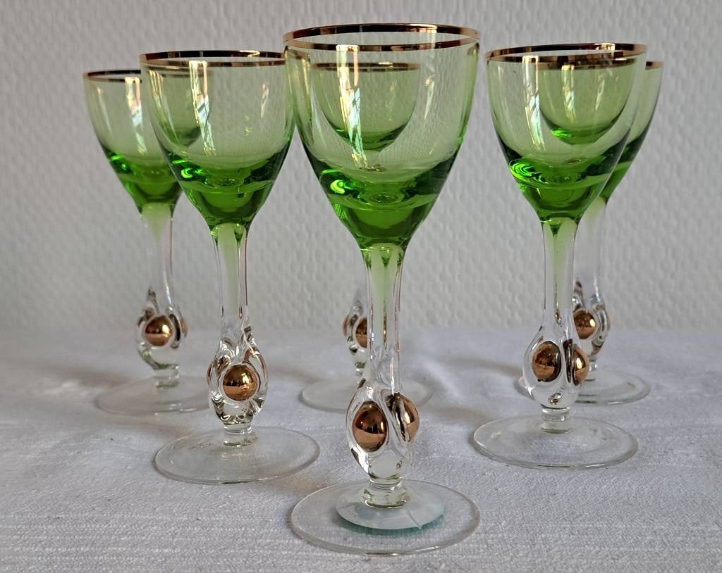 Jozef Stanik 6 Stk. Gläser Römer Weingläser: 6 Stk. antike Weingläser, Gläser, Kristallgläser mit goldenen Ball, Jozef Stanik, Stand hoch, je ca. 13,5cm, unbest. Sammlerstücke Interne Nr. A0171400063