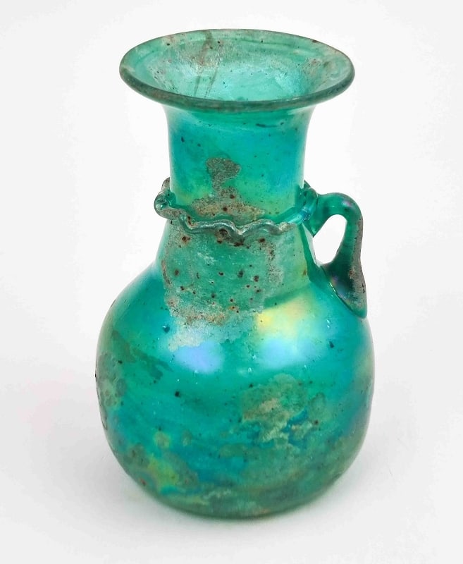 Antike Glasvase: Antike Glasvase, Höhe ca. 13cm, Ø unten ca. 8,5cm, Ø Öffnung oben ca. 2cm, unbest. Vitrinenobjekt Interne Nr. A0171400131