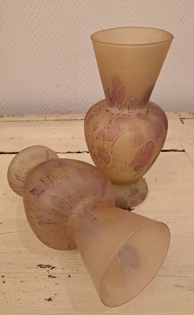 Zwei Hebron Glasvasen Israel: Zwei Hebron Glasvasen, Israel 1969/70, Höhe je ca. 20cm, unbest. Sammlerstücke Interne Nummer A0171400343