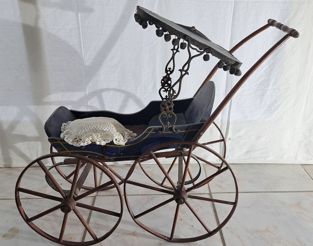 Historischer Puppenwagen 19. Jh (1 of 6)