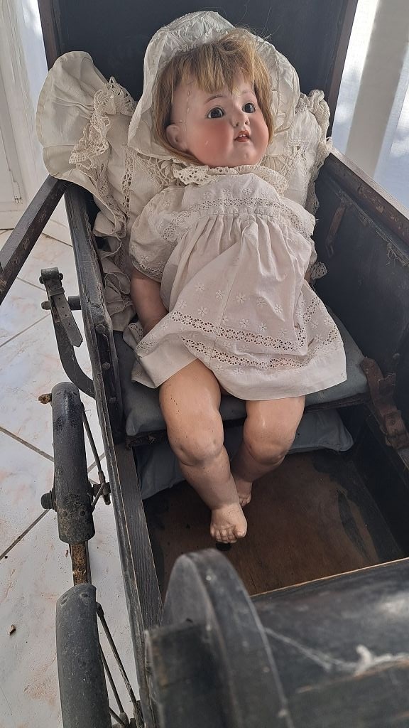 Antiker XL Puppenwagen (1 of 2)