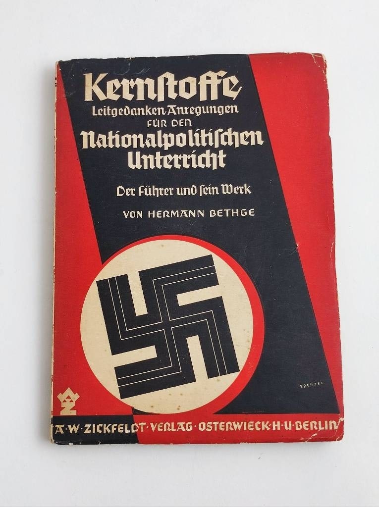 WKII Buch Kernstoffe Leitgedanken: WKII Buch Kernstoffe Leitgedanken Anregungen für den Nationalpolitischen Unterricht, I. Teil "Der Führer und sein Volk" von Hermann Bethge, Berlin 11.11.1935, ordentliches Exemplar Interne Nr.