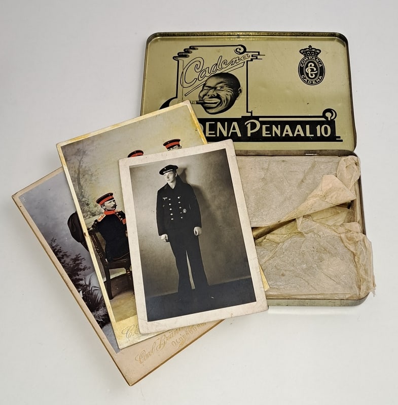 Antike Blechdose WKI Erinnerungen: Antike Blechdose Cadeena Penal 10 mit div. Inhalt WKI Erinnerungsstücke u.a. Photografien, Fotografien u.a. aus Soldatennachlass Interne Nr. A0171400170