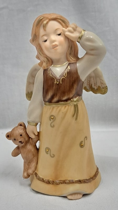 Goebel Figur Schlafmützchen: Goebel Figur 41-260 Engel Schlafmützchen, Maße ca. 14 x 6 x 5,5cm, unbest. Sammlerstück Interne Nummer A0171300004