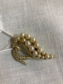 Brooch with Pearls