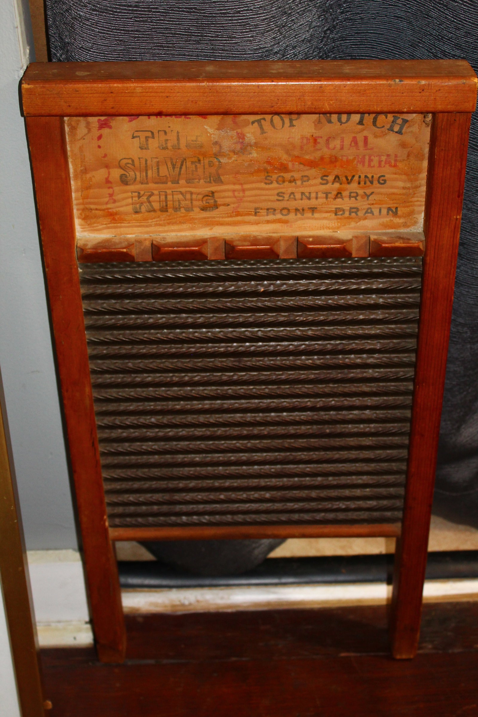 Antique National Washboard Co. "The Silver King" Washboard (1 of 9)
