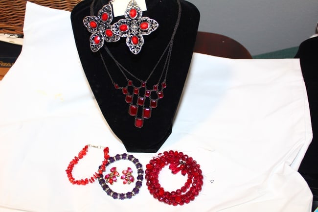 Lot of 6 Red and Black Jewelry Pieces (1 of 3)