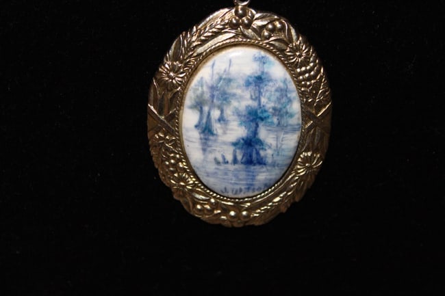 Lot of 2 Unique Pendant Necklaces (1 of 4)