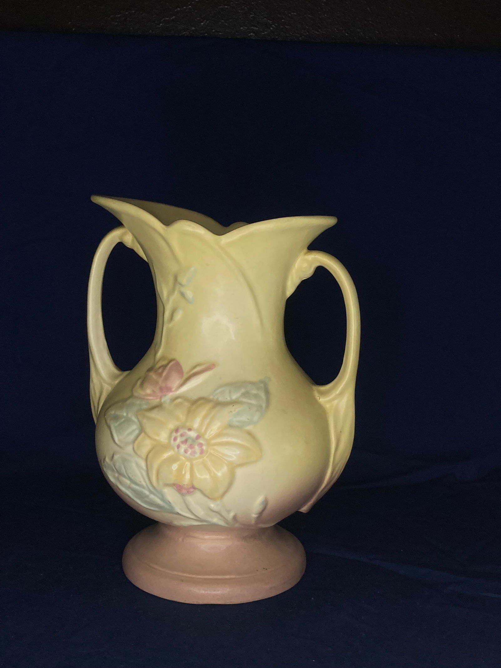 Vintage Hull Art Pottery Vase Magnolia Flowers Beige/Pink (1 of 1)
