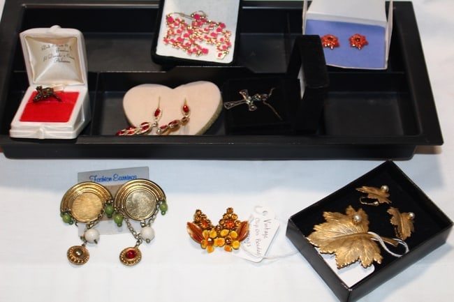 Lot of 7 Random Jewelry Pieces (1 of 4)