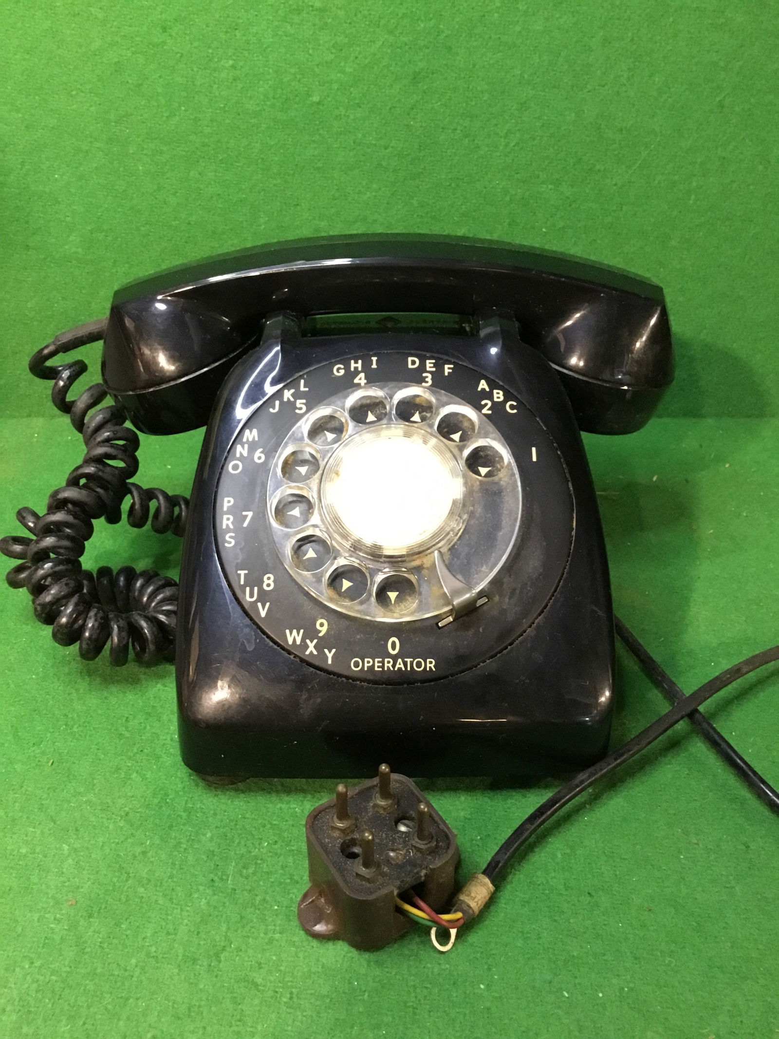 Antique Black Automatic Electric Rotary Telephone 1966 (1 of 3)