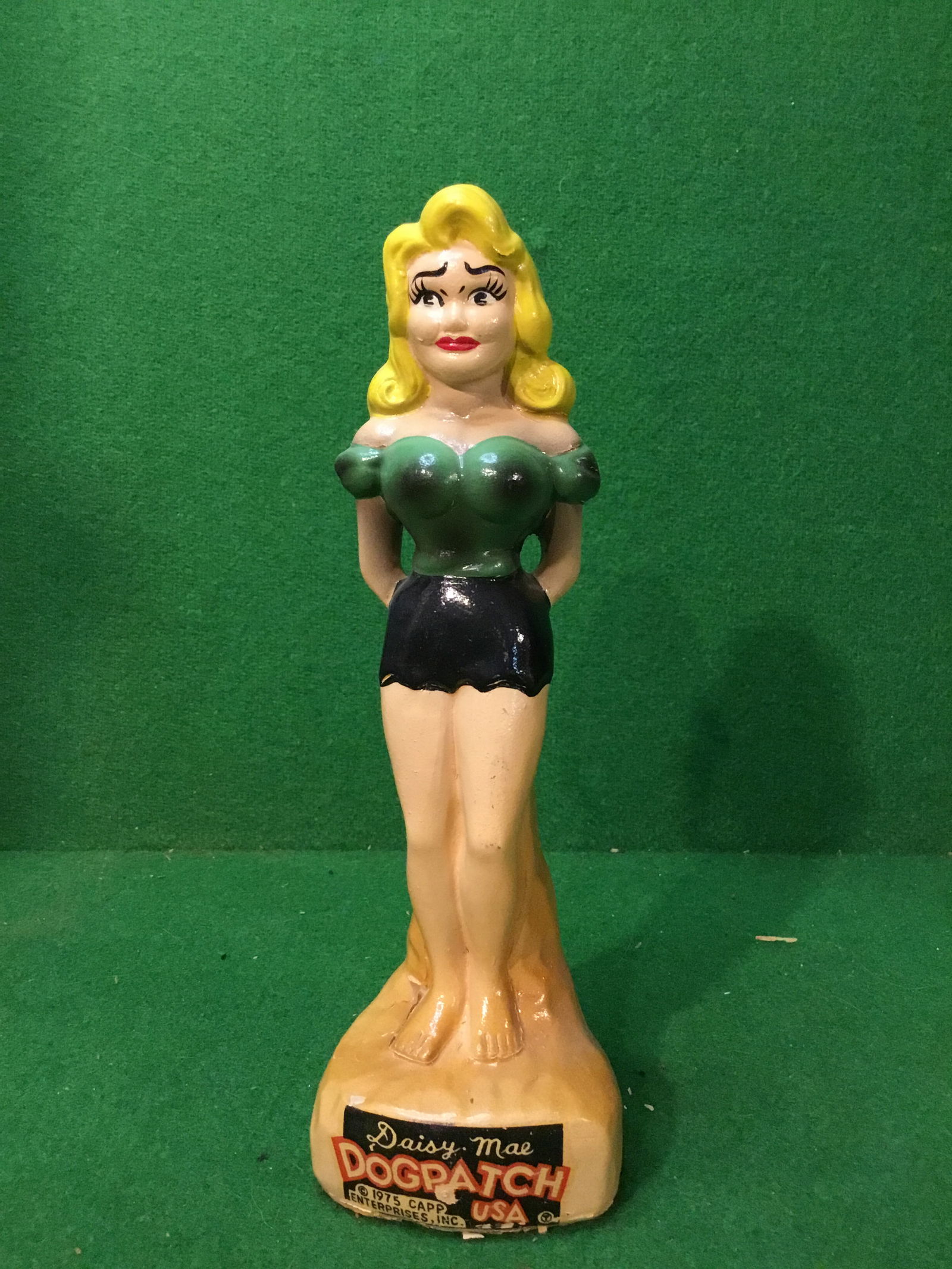 DOGPATCH USA "Daisy Mae" Bank c. 1975 (1 of 2)