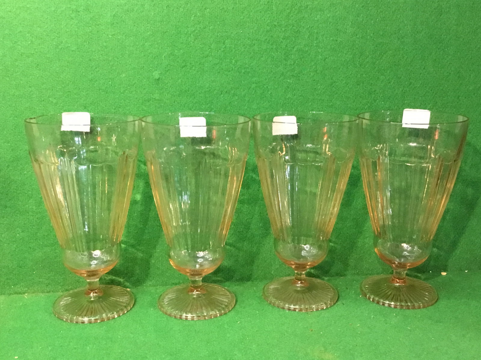 Set of 4 Pink Ice Cream Soda Glasses: Set of 4 pale pink ice cream soda glasses, brand unknown. Great condition with no visible chips or wear. Low Estimate: 10.00 High Estimate: 50.00 Condition: Good to Very Good