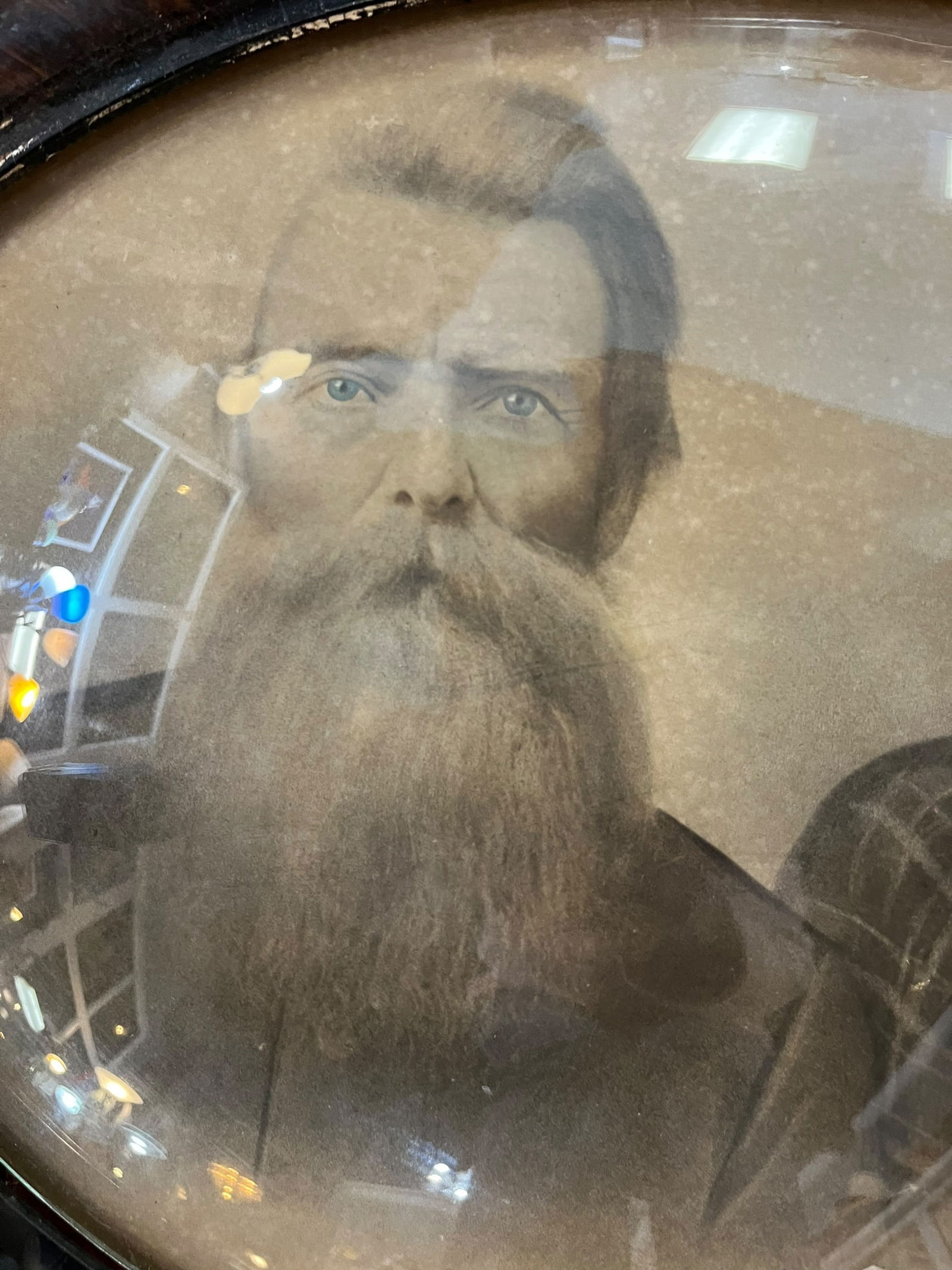 Early American Convex Bubble Glass Photo Frame (1 of 2)