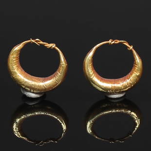 Roman earrings (pair): ITEM: Earrings (pair) MATERIAL: Gold CULTURE: Roman PERIOD: 1st - 3rd Century A.D DIMENSIONS: 11 mm x 12 mm, 0,7 gr CONDITION: Good condition PROVENANCE: Ex Palestine private collection, Z., formed