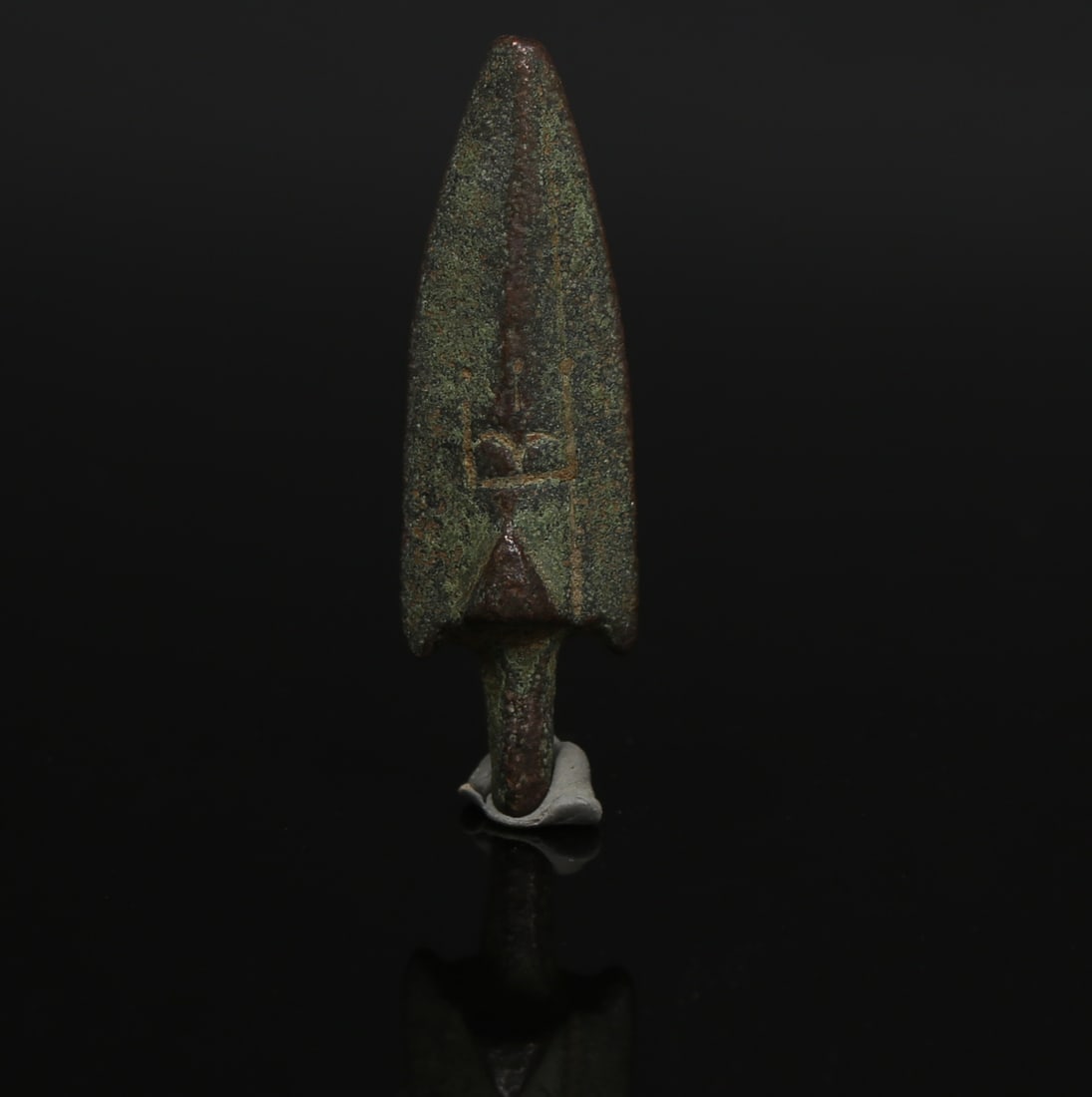 Seleucid arrowhead with emblem of Antiochos VII Sidetes (1 of 3)