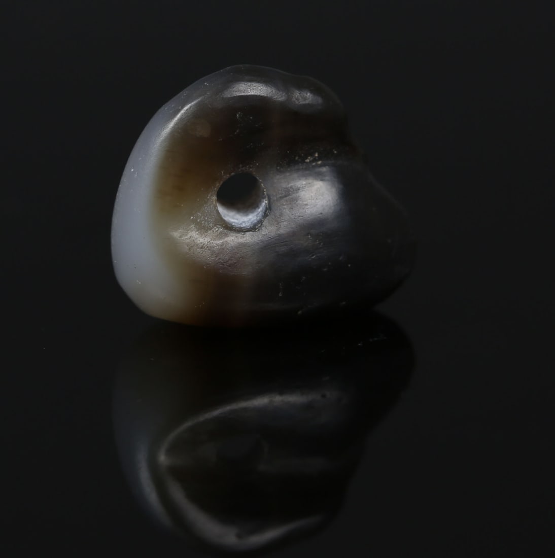 Bronze Age, Mesopotamian weight in the shape of a duck: ITEM: Weight in the shape of a duck MATERIAL: Stone CULTURE: Bronze Age, Mesopotamia PERIOD: 3rd - 2nd millnium B.C DIMENSIONS: 11 mm x 12 mm CONDITION: Good condition PROVENANCE: Ex