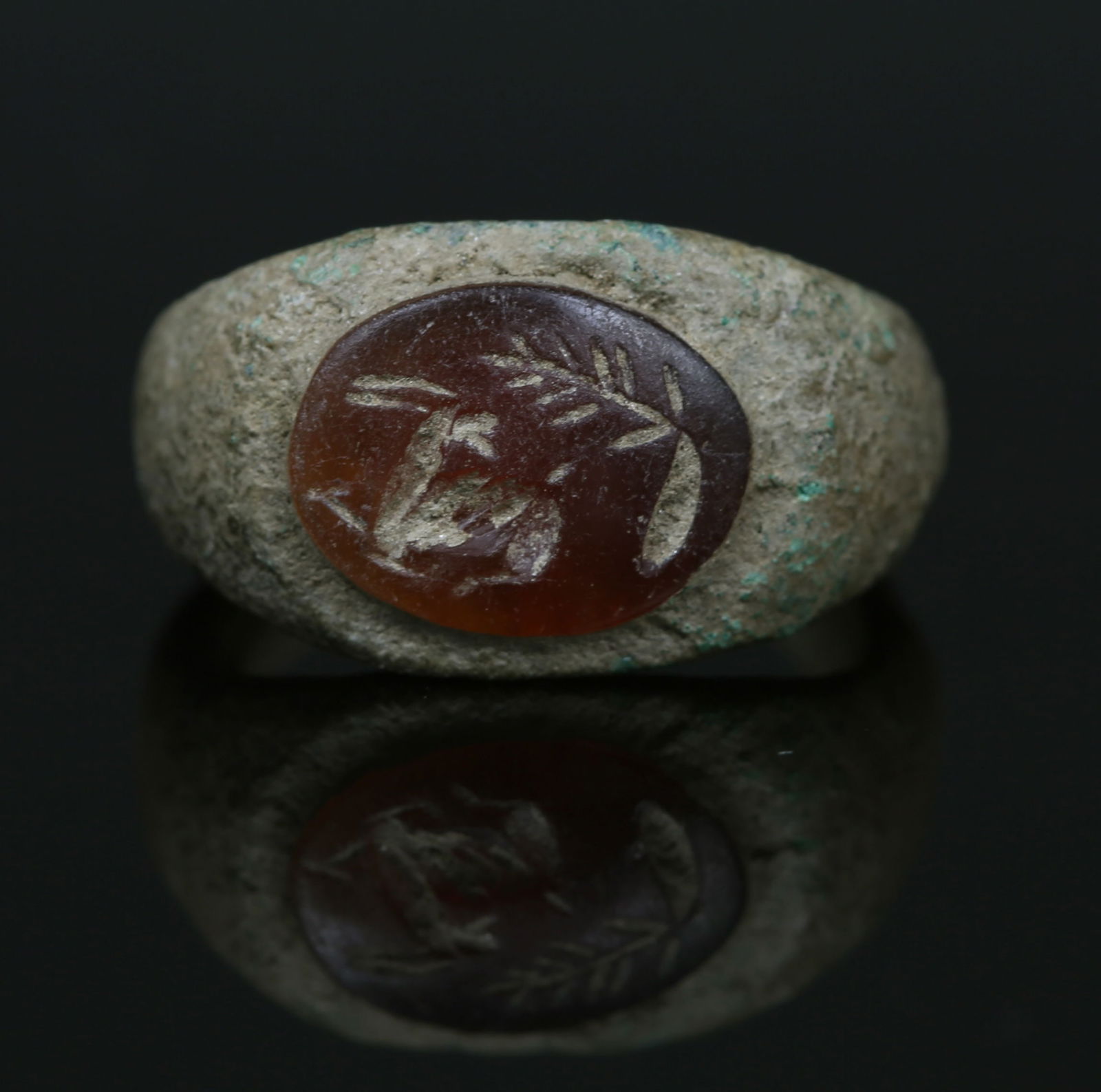Roman ring depicting a deer and a tree (1 of 4)