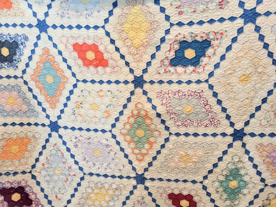 beautiful antique hand sewn quilt (1 of 7)