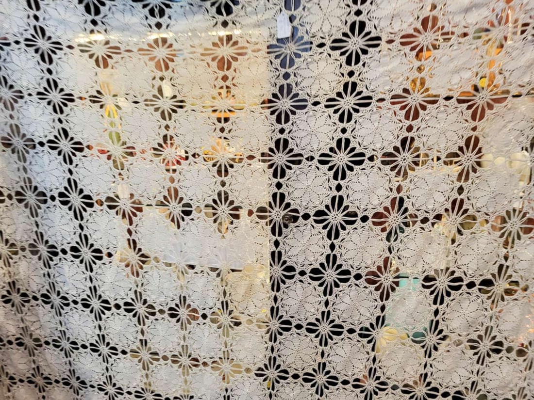 antique cream colored crochet bedspread (1 of 4)