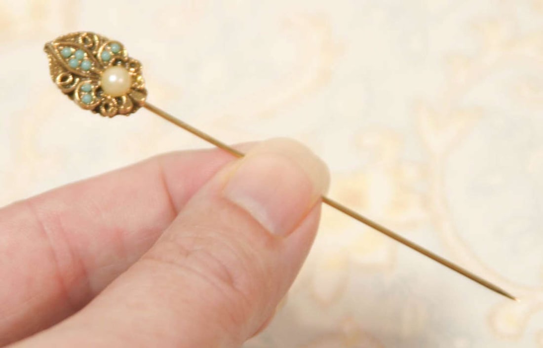 vintage estate jewelry: stick pin: vintage or antique gold toned (untested, but possibly gold) stick, lapel or short hat pin with tiny Turquoise colored blue beads and (faux or real?) pearl