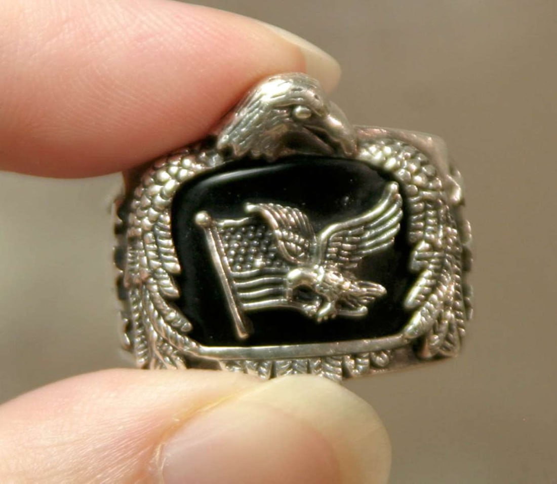 vintage estate jewelry: patriotic men's ring (1 of 7)
