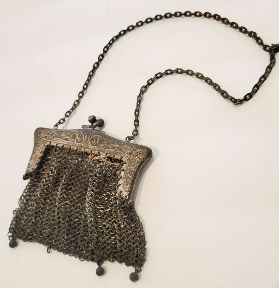 Victorian period silver handbag or purse (1 of 6)