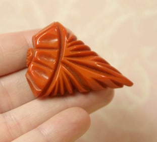 vintage estate jewelry: Bakelite scarf clip