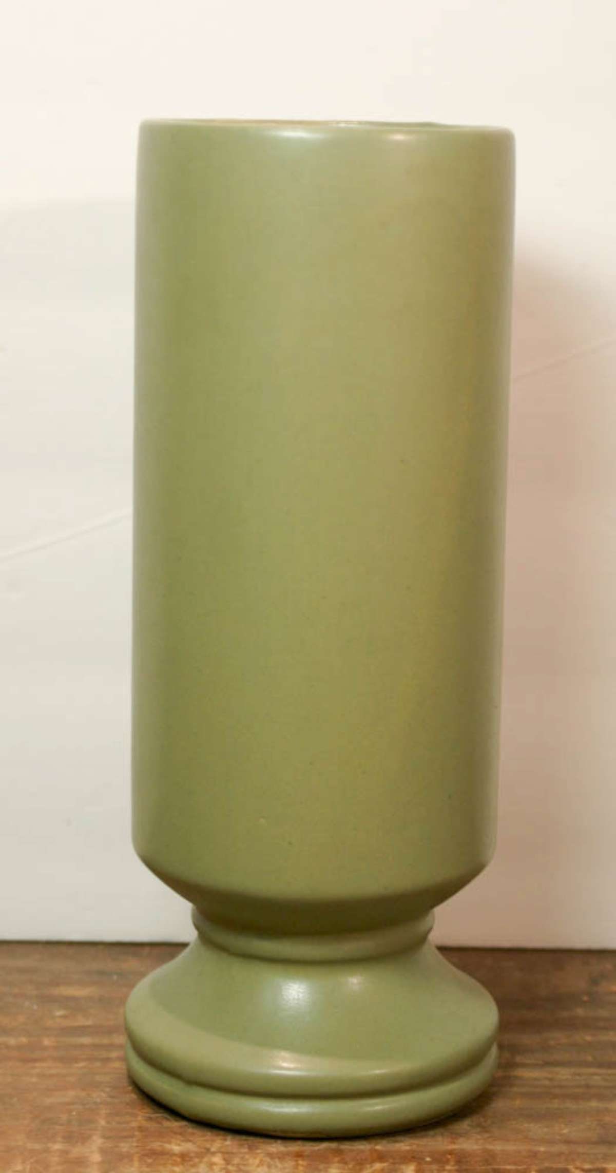 vintage McCoy green cylinder vase (1 of 5)