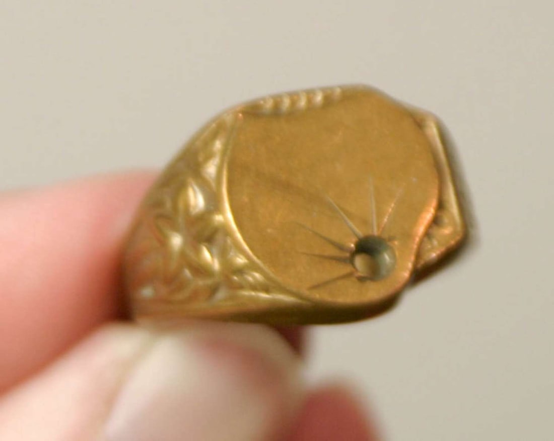 vintage estate jewelry: gold ring (1 of 10)