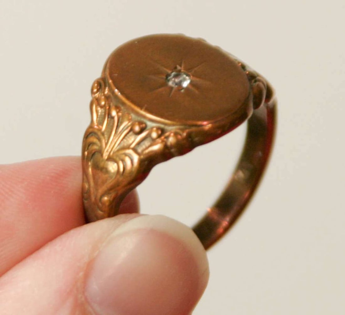 vintage estate jewelry: gold ring (1 of 9)