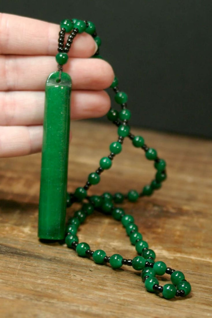 vintage estate jewelry: Asian Jade necklace (1 of 5)