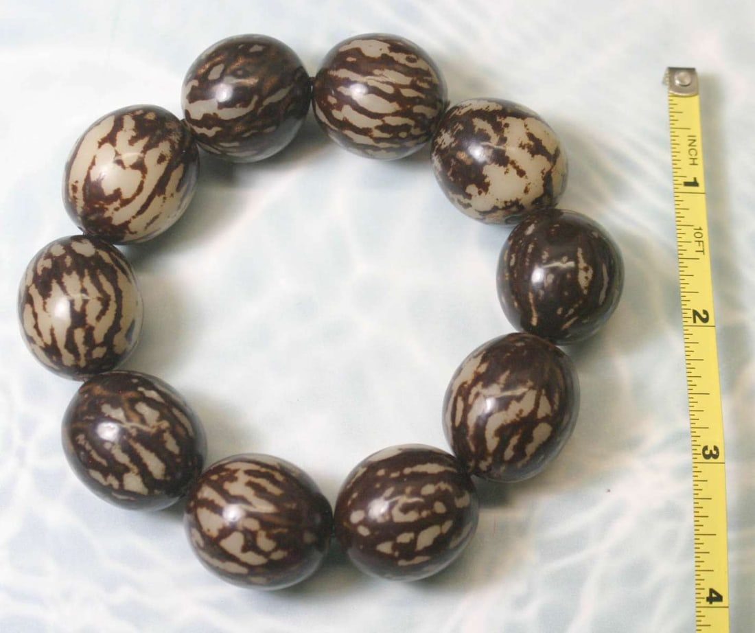 vintage estate jewelry: walnut prayer bracelet: beautifully made (likely Asian) carved Walnut nut beaded prayer, meditation or Mala bracelet, cream and brown colors