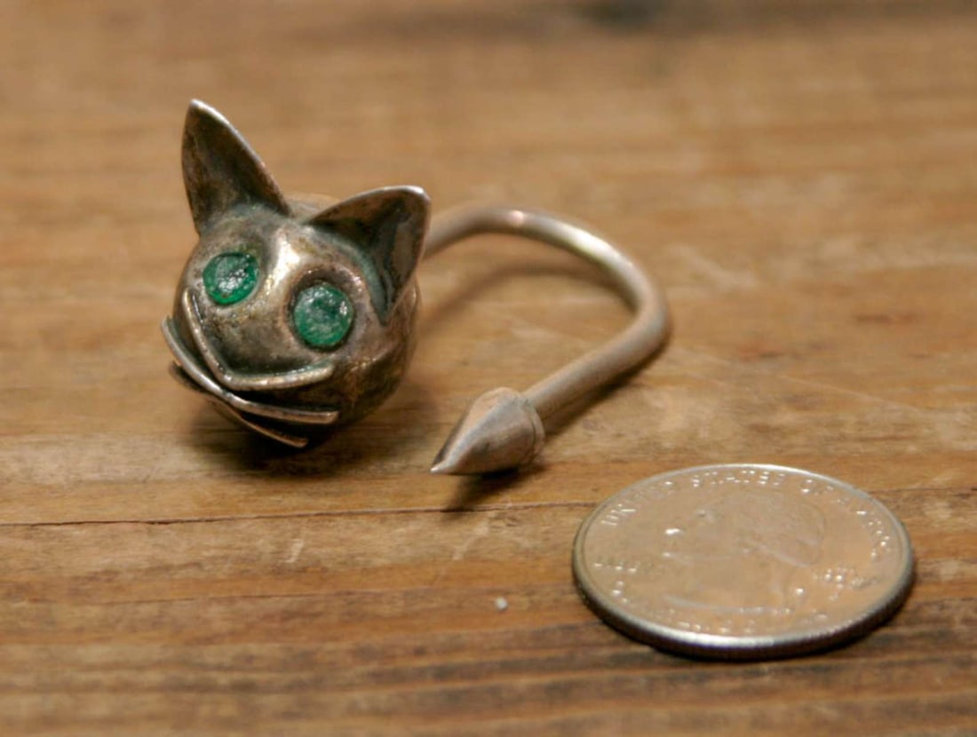 vintage silver cat keyring: likely Mexican made, but unmarked silver keychain piece (tail screws off) with cut green rhinestone eyes