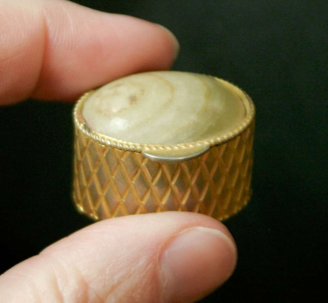 vintage pillbox with Onyx (1 of 5)
