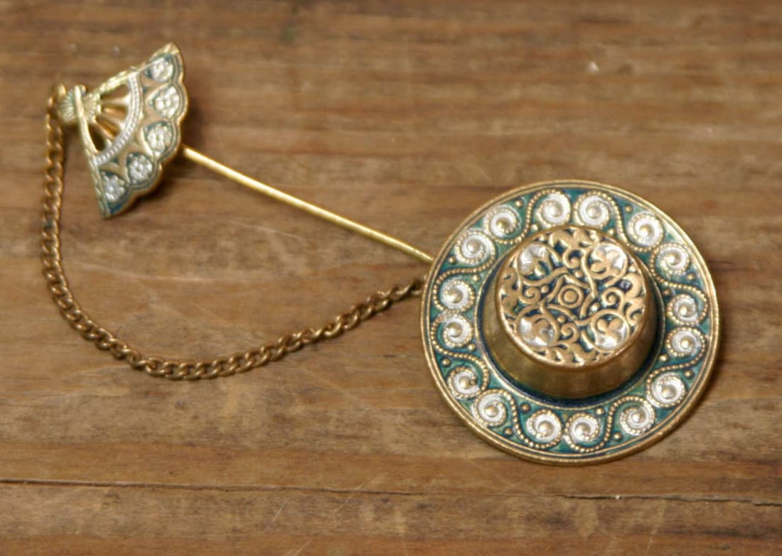 vintage estate jewelry: Spanish scarf pin (1 of 8)