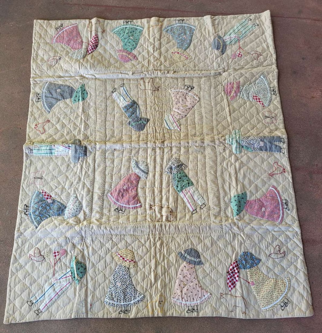 vintage crib quilt with applique (1 of 6)