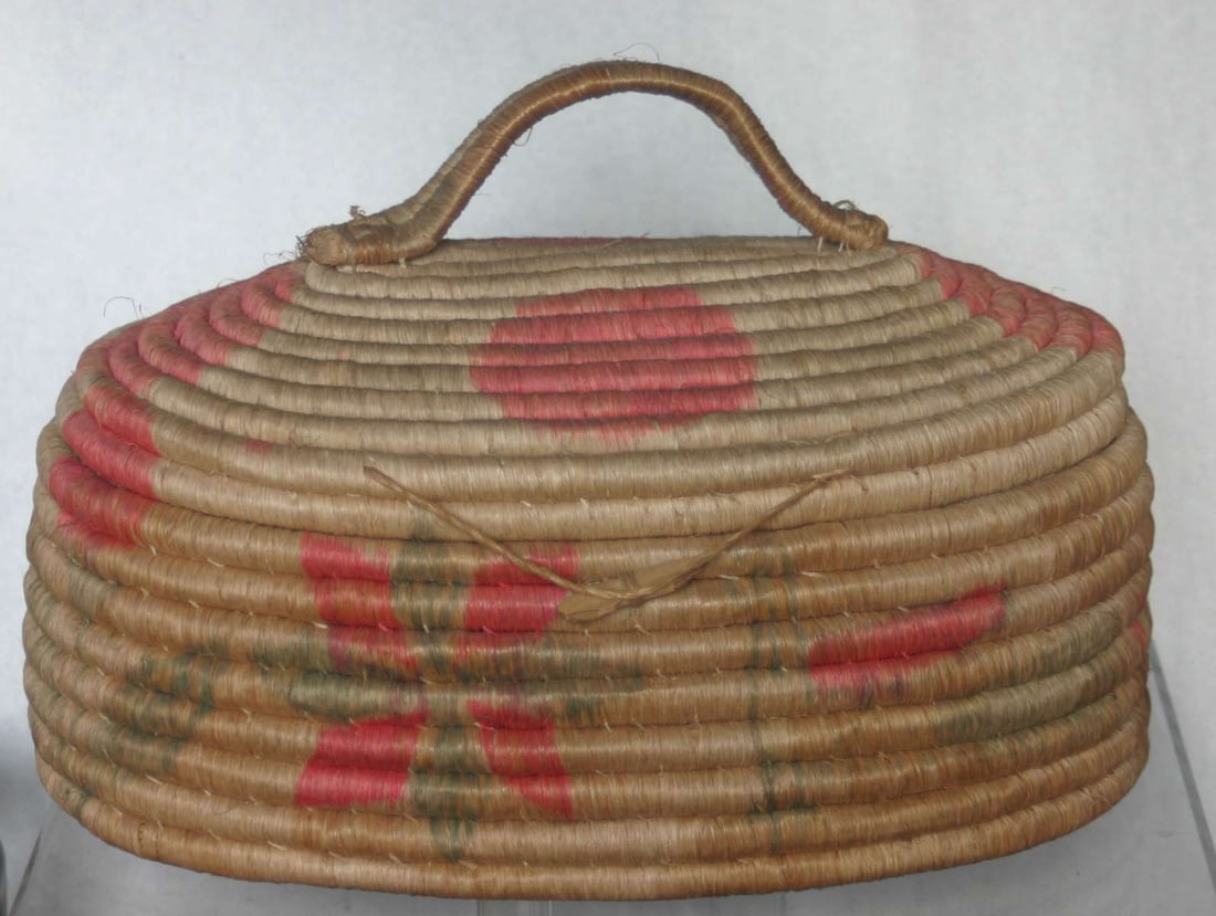vintage Native American coiled basket (1 of 8)