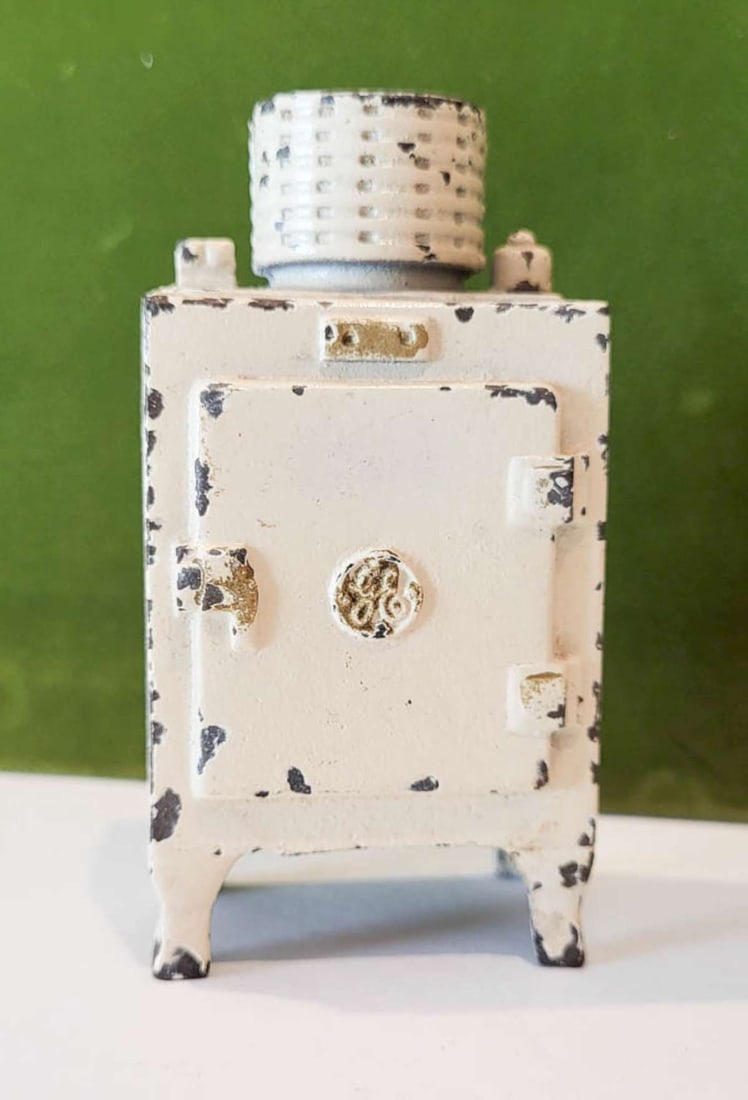 antique cast iron coin bank by Hubley (1 of 8)