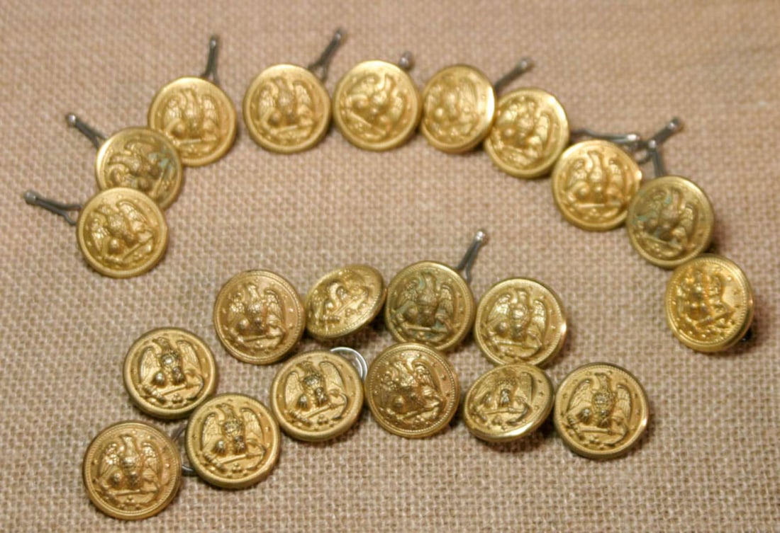 collection military uniform button and cufflinks (1 of 9)