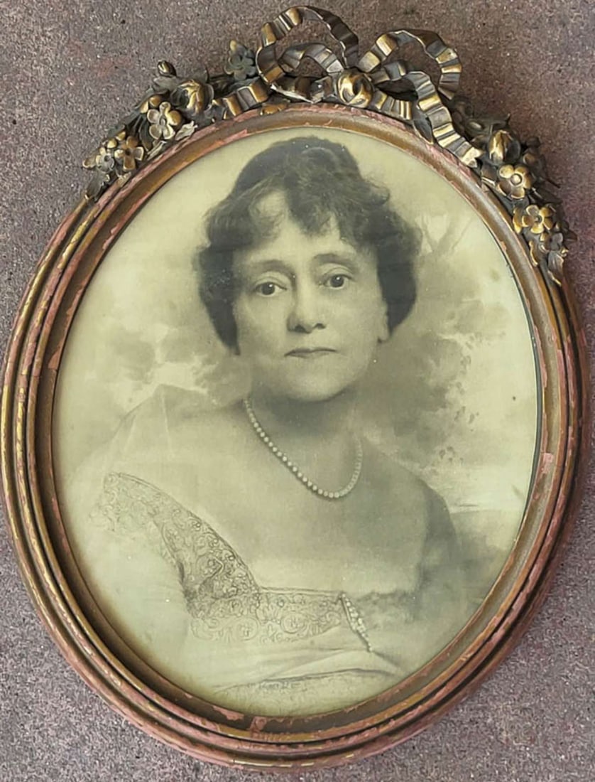 antique framed portrait photograph (1 of 6)