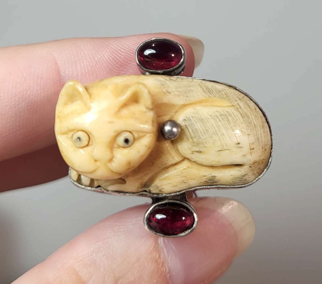 vintage estate jewelry: carved bone animal ring: vintage marked Sterling silver chunky or fat ring, no maker's mark but with carved bone cat center piece flanked on top and bottom with cabochon Garnet stonering size 7original price tag fo