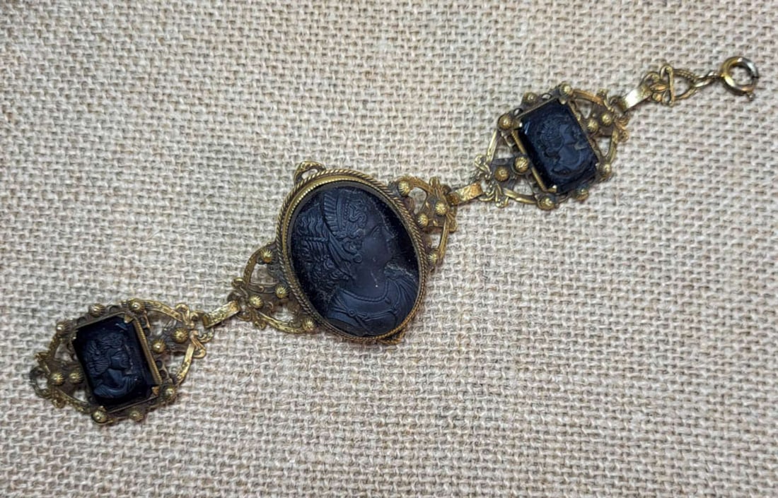antique estate jewelry: Cameo bracelet (1 of 10)