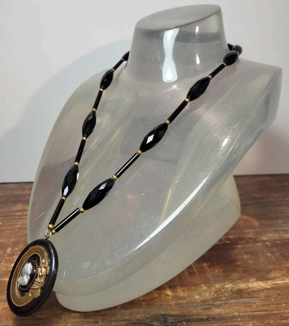 antique estate jewelry: Cameo necklace (1 of 10)