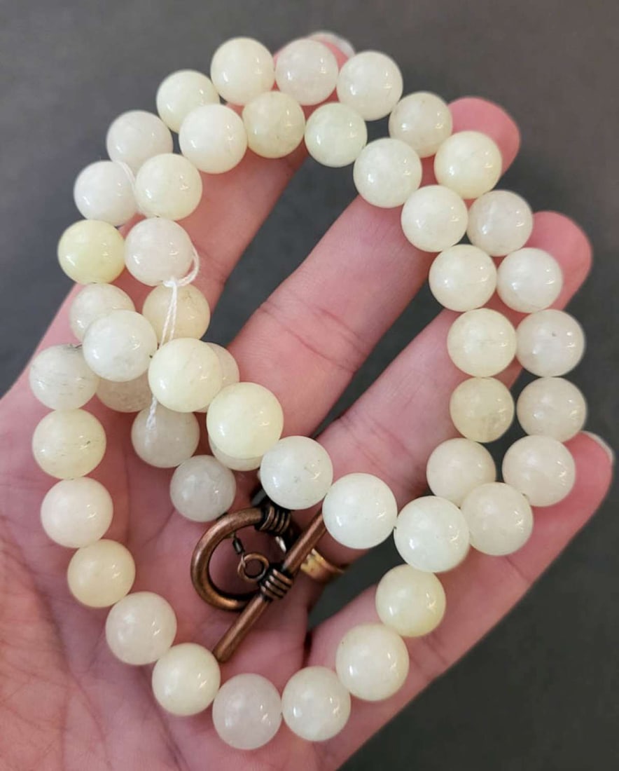 vintage estate jewelry: Jade necklace: vintage strung round beads of Mutton Fat colored yellow-ish white stone beads, not sure if they're Quartz or (more likely) Jade with newer closure........would look beautiful if re-strung
